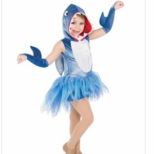 Girl babyshark costume